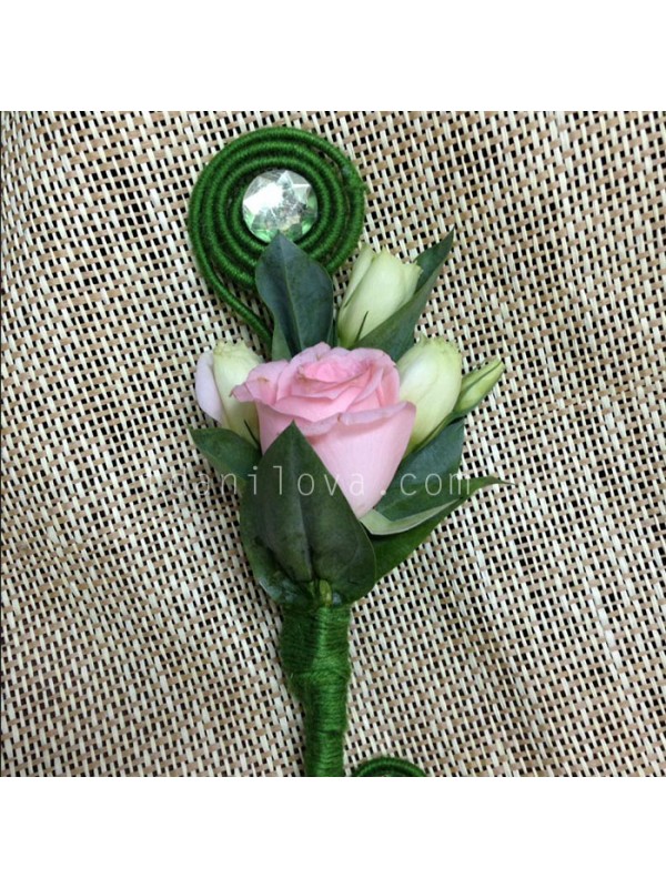 Бутоньерка с розовой розой