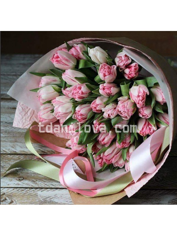 Букет из пионовидных нежно-розовых тюльпанов